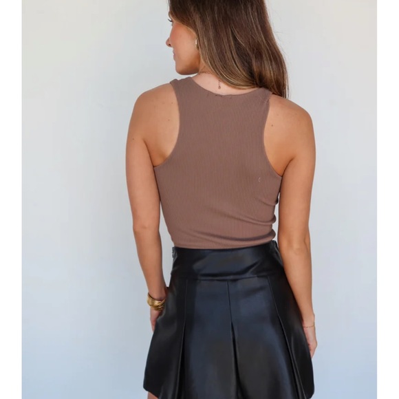 NWT Vestique faux leather skirt (with shorts underneath)- Lynn pleated skirt - Picture 3 of 4